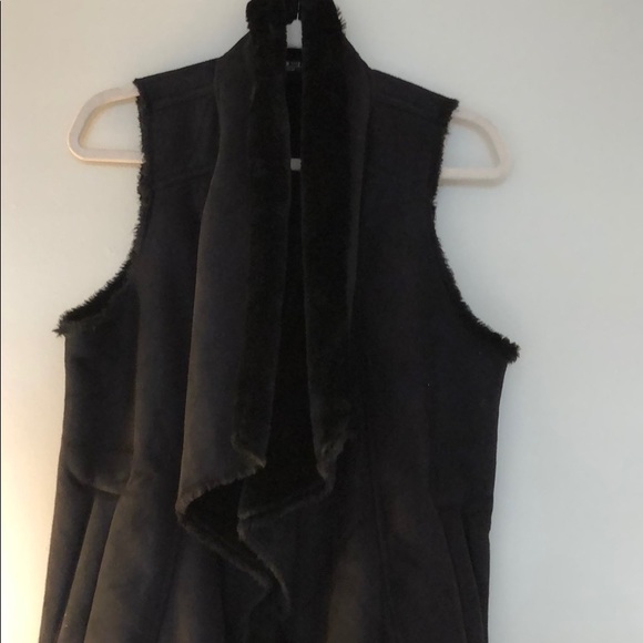 Cozy Black Vest • Faux Fur lined, faux suede - Picture 9 of 13